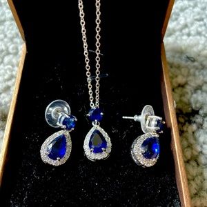 Earring and necklace set